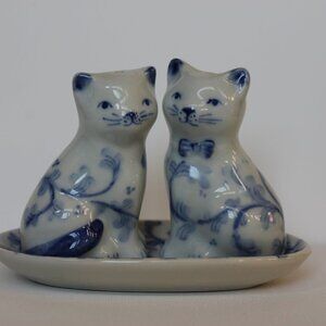 Andrea by Sadek | Blue & White Cat Salt & Pepper Shakers w Tray